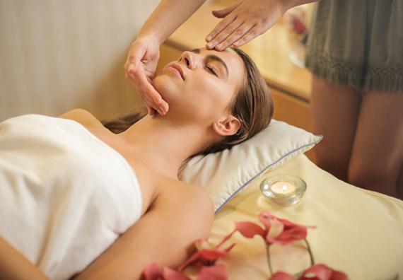 Professional massage treatment at the best spa centre in Raipur